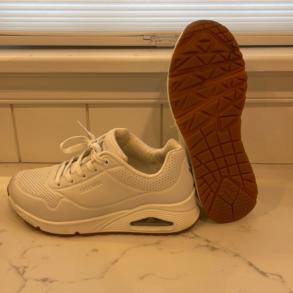 Skechers like new size 6